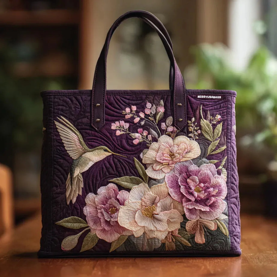 Bolsa Acolchada Artesanal Morada con Colibrí y Orquídeas